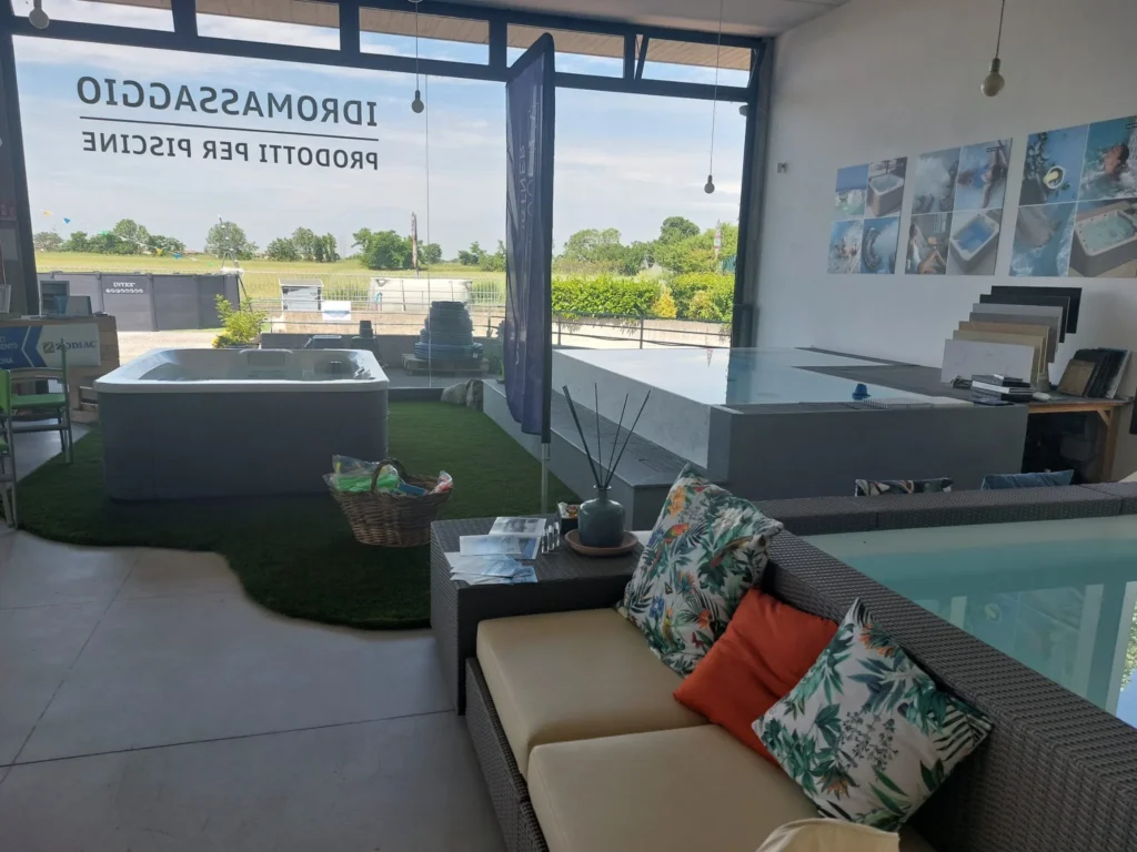 Piscine idromassaggio Joyee presso Acqua Tecnica a Guidizzolo, Mantova, Lombardia 4