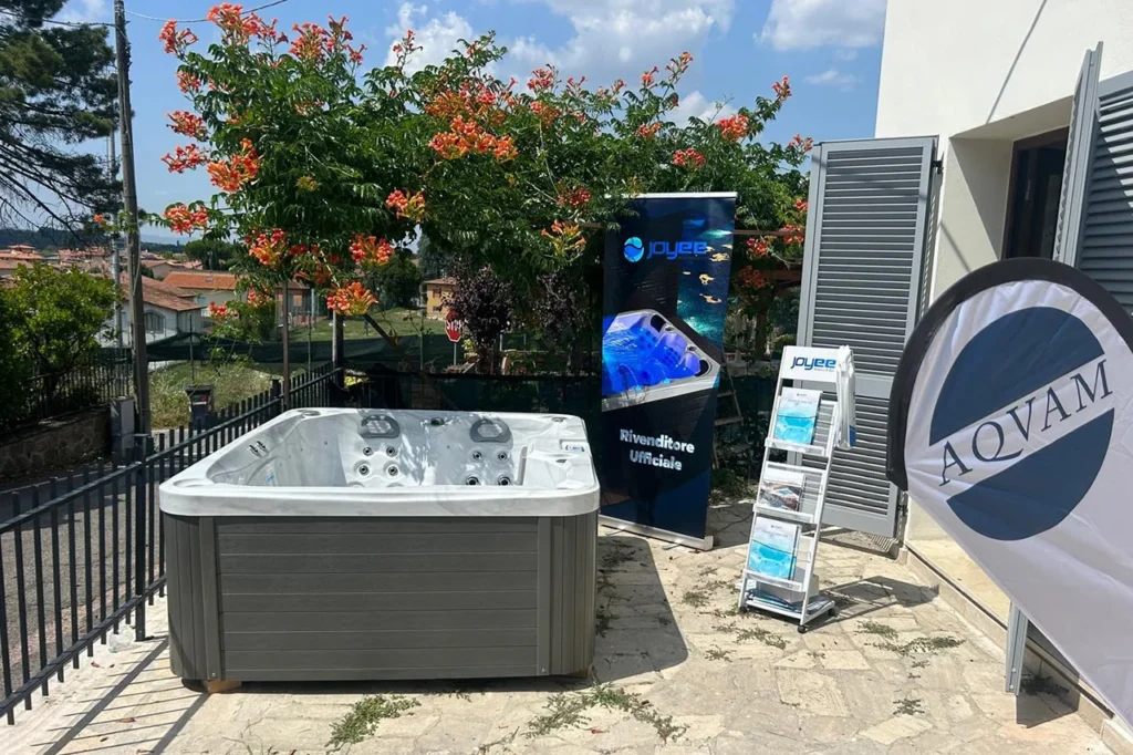 Piscine idromassaggio Joyee presso Aqvam Piscine e Benessere a Sinalunga