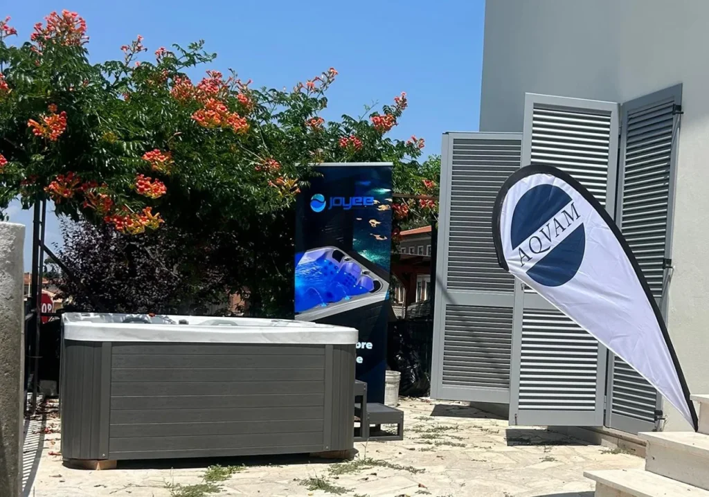 Piscine idromassaggio Joyee presso Aqvam Piscine e Benessere a Sinalunga 2