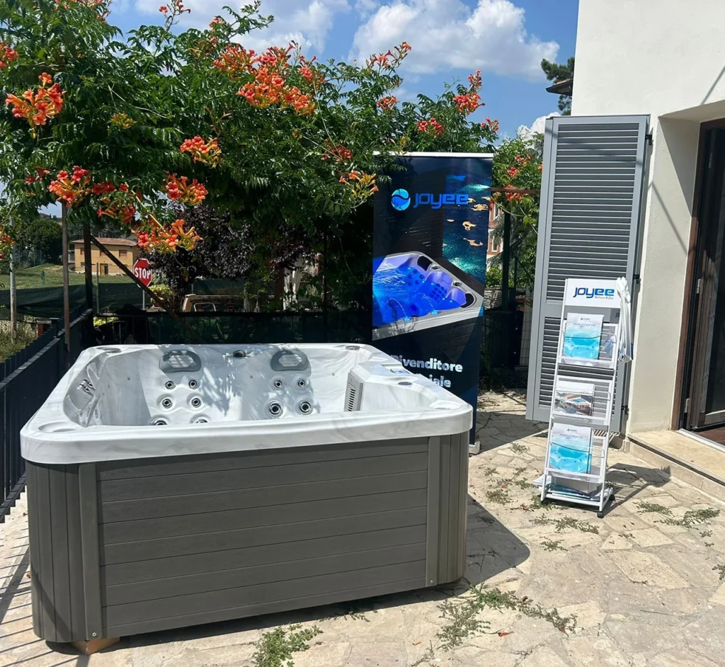 Piscine idromassaggio Joyee presso Aqvam Piscine e Benessere a Sinalunga 3