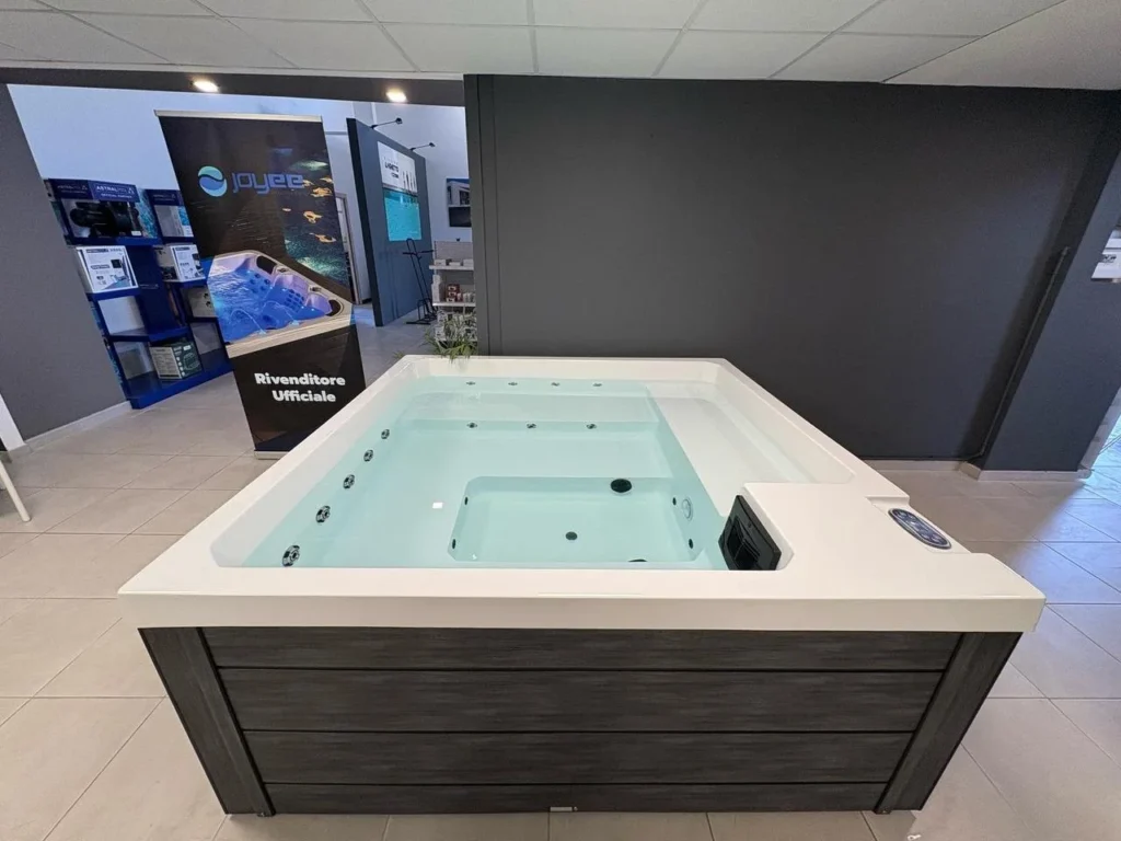 Piscine idromassaggio Joyee presso Bray Group a Ruffano, Lecce, Puglia 3