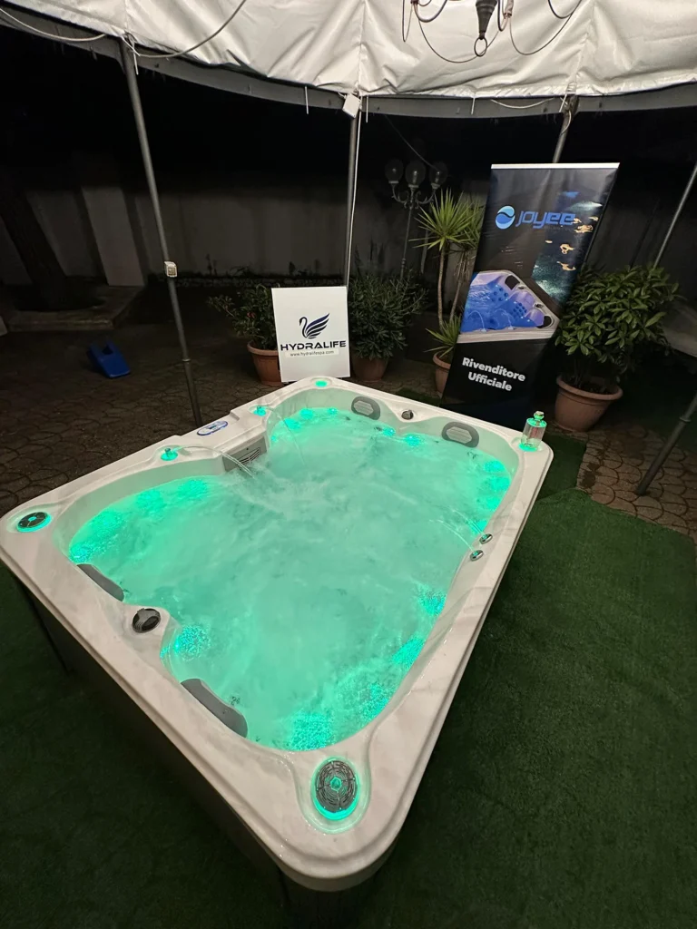 Piscine idromassaggio Joyee presso Hydralife a Rimini, Emilia Romagna.