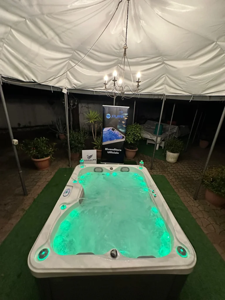 Piscine idromassaggio Joyee presso Hydralife a Rimini, Emilia Romagna.