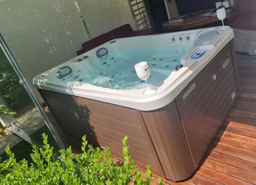 Piscina idromassaggio Wellington di Joyee presso Infinity a San Giustino, Perugia, Umbria 2