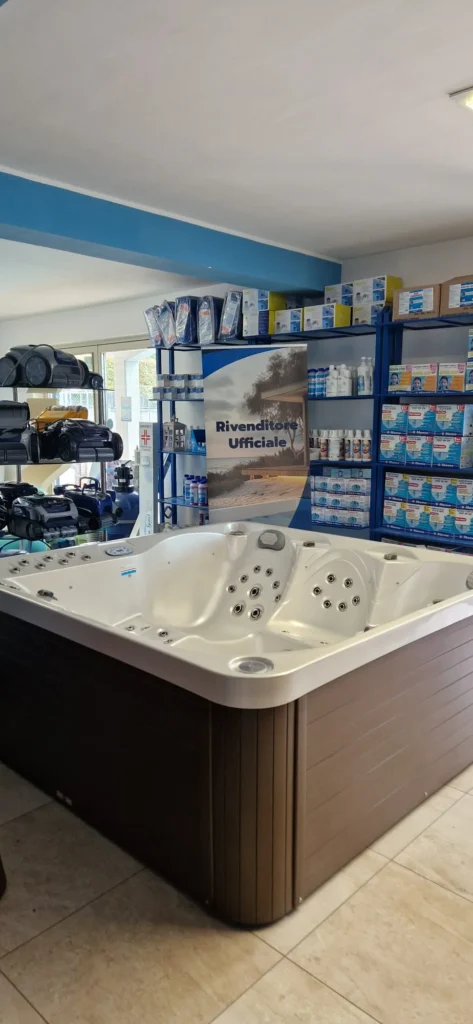 Piscine idromassaggio Joyee presso Linea Sport 94 a Vittoria, Ragusa, Sicilia 2