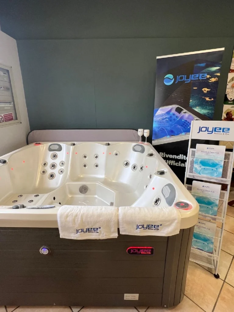 Piscine idromassaggio Joyee presso Turbanti Fuoco e Acqua a Grosseto, Toscana 5