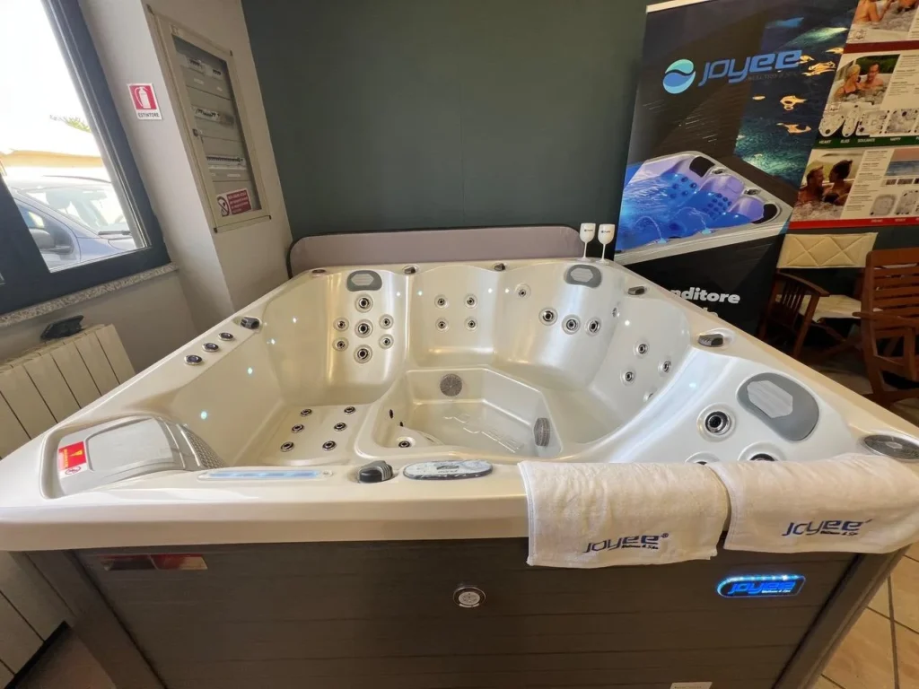 Piscine idromassaggio Joyee presso Turbanti Fuoco e Acqua a Grosseto, Toscana 6