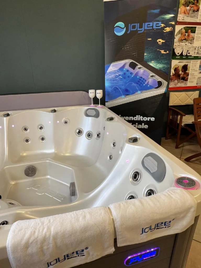 Piscine idromassaggio Joyee presso Turbanti Fuoco e Acqua a Grosseto, Toscana 7