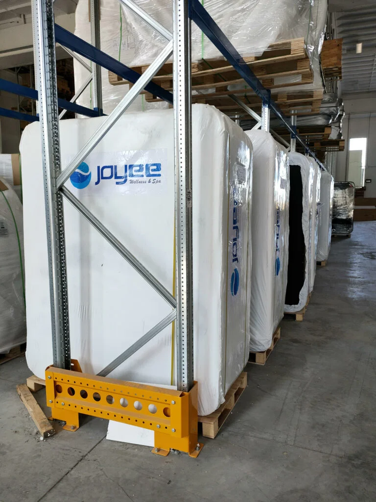 Spa Joyee imballate e disponibili in magazzino per la pronta consegna