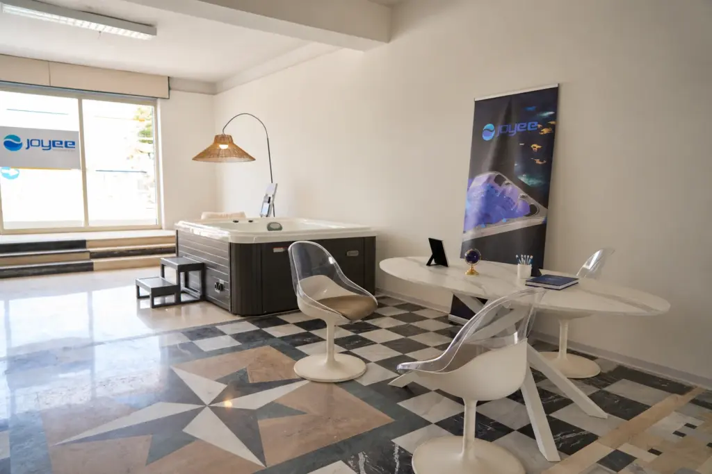 Piscine idromassaggio Joyee presso Aqvam Piscine e Benessere a Sinalunga 1